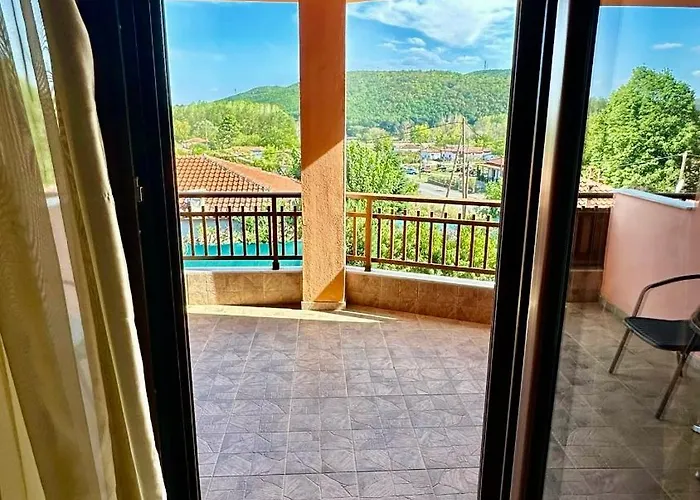 Xenonas Arxontariki Mikro Dereio